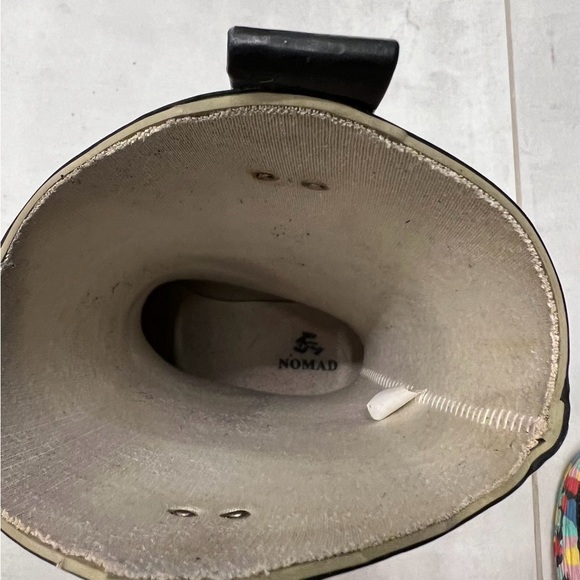 Nomad rubber boots ! Very classy way to walk in the rain ! - Picture 6 of 6